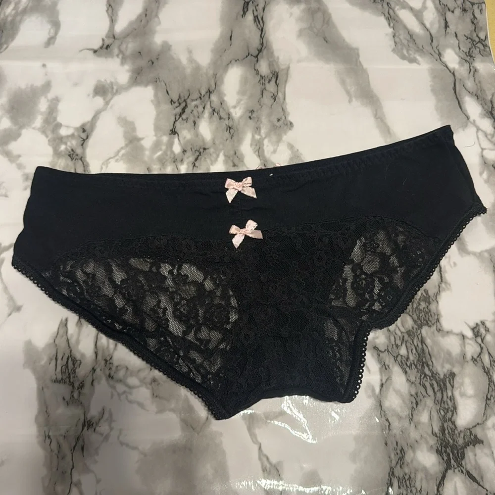 Victoria’s Secret Y2K Black Lace Trim Panties with Pink Bow size small